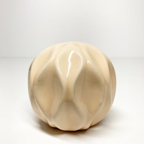 DECORATIVE Peachy Cream Ceramic Detail Round Ball - Picture 4 of 7
